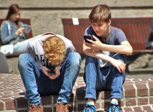 Reaching the Phone-Addicted Youth With Small Lessons
