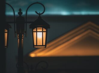 Why Are Some US Street Lights Turning Purple?