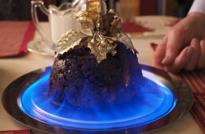 7 Christmas Traditions to Bring Back This Year