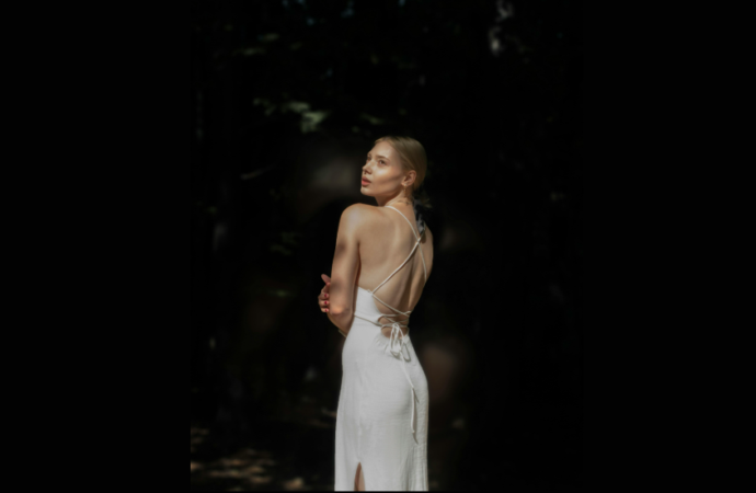 Tradwives and the ‘Naked Dress’